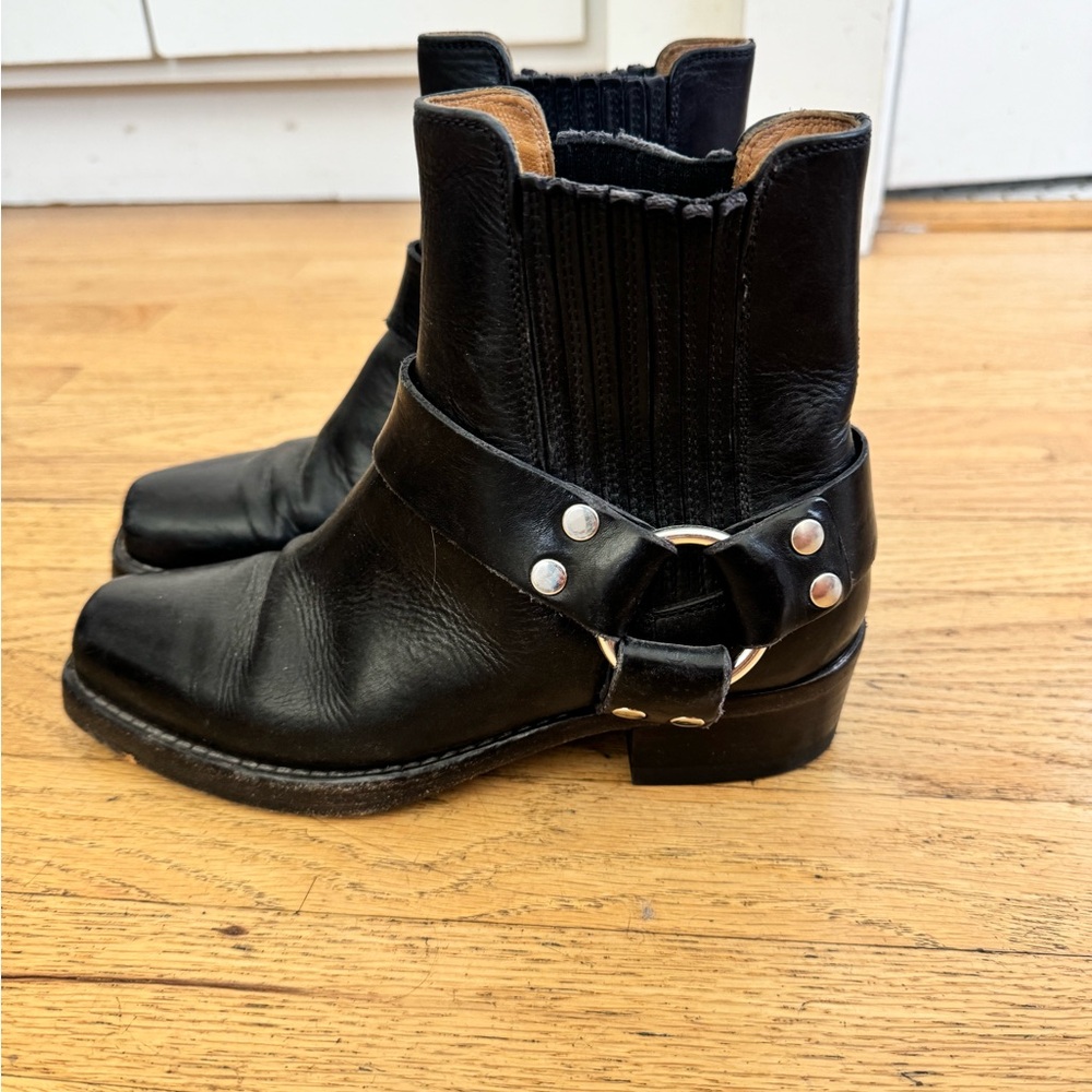 Lightly worn Re/Done Short Cavalry Boot in size 36.